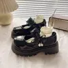Zapatos Mary Jane franceses de plataforma para niñas, nuevo estilo de verano, mocasines con faldas, punta redonda, tacón grueso adornado con perlas.