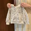 Traje para Niñas Ropa de Otoño 2026 Nuevo Estilo Bebé Pequeño Elegante Lindo Dibujos Animados Manga Larga Cárdigan Chaqueta con Capucha Moderno