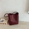 Bolsa Feminina 2026 Nova Tendência Verão de Axila High-End Retrô Grande Capacidade para o Dia a Dia Ombro Único Transversal Bolsa de Balde