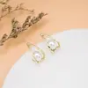 Pendientes de Aguja Plateada con un Toque de Lujo Ligero, Tachuelas Pequeñas de Perla, Geométricos Retro Ojo de Gato Flor Lazo Pendientes Suaves de Perla