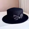 Sombrero Plano de Cinta de Malla para Mujer Otoño e Invierno Lana Australiana Sombrero de Copa Estilo Chanel Cadena de Perlas de Satén Lazo Sombrero de Fieltro Moda