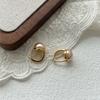 Elegante High-end Sense Semi-round Pearl Ear Buckle Light Luxo All-match Brincos 2024 Novas Explosões Brincos Brincos de Moda