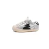 Zapatos para niños y niñas 2026 nuevo modelo zapatillas de estrella infantiles, zapatillas deportivas casuales para mujer, tenis con velcro de suela plana, modernos