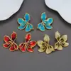 Pendientes de botón de flor de pétalo de acero inoxidable de colores Lujo Ligero Retro Sensación de Alta Gama Pendientes Florales Sencillos Aceite Gotas Adornos Transfronterizos