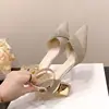 Design Único, Sapatos de Salto Alto Frescos e Elegantes, Estilo Quente de Celebridade da Internet 2026, Bico Fino, Cor Sólida, Sapatos de Salto Único que Aumentam a Altura para Mulheres Baixinhas