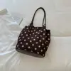 Bolso tote de lunares estilo coreano nuevo 2026, gran capacidad, moda retro, estilo relajado, casual, chic y adecuado para ir al trabajo