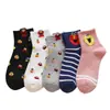 Calcetines de pareja Simpson nuevos para otoño e invierno Calcetines de tubo de algodón de dibujos animados japoneses estilo académico neutro Calcetines de algodón al por mayor