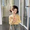 Conjunto Elegante para Niñas Primavera 2026 Estilo Coreano Top de Camiseta de Manga Larga con Capucha de Encaje y Costillas y Jeans de Pierna Ancha
