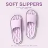 Pantuflas de mujer de moda con un tacto cómodo, adecuadas para usar al aire libre en verano, suela suave antideslizante, nuevas sandalias para el hogar de interior, también disponible versión para hombre