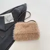 Nova bolsa transversal de pelúcia 2026, estilosa e única, uma pequena bolsa de ombro ou sacola perfeita para o trabalho e o deslocamento, uma bolsa quadrada pequena da moda