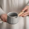 No hay forma de taza pública de ceniza de hielo estilo japonés de doble pared, ceniza ceniza ceniza esmalte, taza de té de cerámica grande para uso doméstico, taza de té dividida para mar