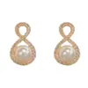 Pendientes Inalámbricos Únicos de Diseño de Nicho, Símbolo de Circonita con Perlas, Exquisitos y de Moda, Lujo Ligero, Pendientes Compactos y Versátiles para Mujer