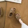 Pantuflas esponjosas de suela gruesa con decoración de perlas para mujer, nuevo estilo otoño/invierno 2026, destalonadas, forradas de felpa, cálidas y cómodas para usar en exteriores