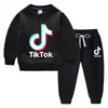 Conjunto de Moletom Infantil Outono/Inverno 2026, Novo Modelo Estiloso para Crianças Maiores, Forrado com Fleece e Espessado para Aquecimento, Conjunto de Manga Longa de Inverno