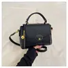 Bolso Cuadrado Pequeño Vintage de Gama Alta para Mujer 2025 Nueva Moda de Invierno Bolso de Hombro/Axila de Nicho Bolso Cruzado Versátil