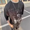 Camiseta de Manga Corta "Músico de la Noche de Ébano" de Crepúsculo, Estampado de Boceto, Sensación de Hielo de Sorona, Corte Amplio y Cuadrado, Estilo Americano