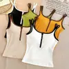 2049 # Camisola de mujer moderna con doble tirante y diseño de botones, adecuada para llevar como prenda exterior, con color de contraste y corte ajustado