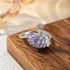 Anillo de Luz de Zirconia Incrustada en Oro Real Chapado en Cobre Transfronterizo Europeo y Americano Lujo Ligero Sensación de Alta Gama Anillo para el Dedo Joyería de Mano Versátil Fabricante Venta al por Mayor en Stock