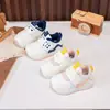 Zapatos para caminar de bebé superficie de cuero para niños pequeños zapatos funcionales niños antideslizantes Zapatos Argan niñas de bebé suela blanda más terciopelo zapatos deportivos