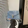 Otoño 2026 Nueva Moda Tendencia Bolso de Hombro Cruzado para Viajes Cotidianos Bolso Simple Casual Elegante para Mujer Bolso Cuadrado Pequeño con Cadena