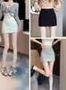 Minifalda de yoga anti-exposición estilo americano, corte ajustado a la cadera, nueva falda-pantalón deportiva línea A para mujer, blanco otoño