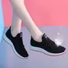 Zapatos Deportivos Nuevos de Verano 2022 para Mujer Moda Coreana Zapatos Deportivos Transpirables Tejido Volador Casual Zapatos para Correr Cuadros Zapatos de Madre