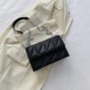 Bolso de moda para mujer, nuevo estilo coreano 2023, pequeño bolso cuadrado combinable, bolso bandolera sencillo con cadena bordada y pliegues.