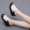 Zapatillas de cuña para mujer, novedad de verano 2025, zapatillas de boca de pez con fondo grueso y muffin, sandalias huecas de moda para mujer, venta al por mayor