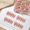 Unhas postiças usáveis da moda com 96 peças para exportação, apresentando formato amêndoa nude, estilo francesinha e um design moderno que realça o tom da pele.