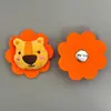 Accesorios de Tigger de Dibujos Animados para Niños Broche Decorativo Muñeco con Apertura Trasera Guantes para Máquina de Muñecos Diadema Decoraciones Creativas