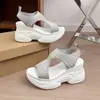 Sandálias de Malha Casuais de Verão Novas com Solado Grosso de Bolo Esponjoso e Dedos Abertos para Mulheres, Moda, Aumentadoras de Altura para Pessoas Baixas, Sandálias de Pai, Sapatos de Praia
