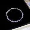 Pulseira Europeia e Americana em Zircônia Quadrada Torcida Retrô High-end Pulseira de Luxo Leve Simples Fashion Pulseira Personalizada para Mulheres