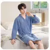 Roupão vestível outono e inverno estilo casal absorvente sem bolinhas casa confortável estilo longo banho estação outono e inverno pijama bordado