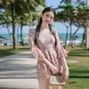 Traje de baño de una pieza con falda para pareja Amazon Vacaciones Conservador Ligeramente Gordita mm Tallas Grandes Traje de baño para mujer Pantalones para hombre Traje de pareja