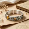 Pulsera Artística de Plata Vintage, Plata Pura 999, Grabado a Mano con Incrustaciones de Oro, Diseño de Mariposa y Orquídea, Pulsera de Plata Antigua