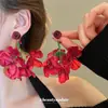 Brincos de Flor Rosa Névoa Estilo Resort para Mulheres, Brincos de Franja Super Delicados com Design Único e Toque de Luxo