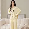 Conjunto de pijama e roupa de casa feminina de duas peças, com mangas compridas e calças compridas, em algodão puro, dupla face, costela 40 fios, 200 gramas, em estoque, pode ser usado fora de casa