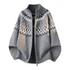 Moda Masculina Transfronteriza Nueva de Invierno 2026 Estilo Europeo y Americano Tejidos de Punto, Cárdigan Suéter Jacquard Talla Grande para Hombre, Top para Hombre