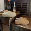 Versão Impermeável de Sapatos Birkenstock de Couro Genuíno para Mulheres no Inverno Mais Sapatos com Pelo Plush, Meio-Sapato Quente Slip-On com Biqueira de Aço, Botas de Neve Meia-Bota e Sapatos de Algodão