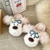 Zapatillas de algodón para perro con gafas, estilo divertido y casual, nuevo modelo otoño e invierno 2026, alto valor estético, zapatos peludos versátiles y lindos para usar al aire libre