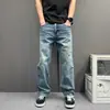 Calça jeans masculina retro azul claro desgastada com rasgos de gato, perna reta, estilo americano solta de perna larga, calça longa casual para primavera e outono