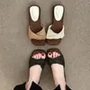 Pantuflas de exterior para mujer para el verano de 2025, nuevo modelo popular, de moda para personas menudas, de suela gruesa, que aumentan la altura, a la moda, versátiles y sandalias antideslizantes