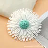 Broche de rafia tejida a mano de tres capas con diseño de girasol para mujer, estilo bohemio festivo, accesorios para pendientes al por mayor