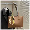 Bolso para Mujer 2025 Nuevo Bolso de Mano de Alta Gama Bolso Tote Gran Capacidad Color Sólido Bolso de Hombro para el Trabajo Bolso de Axila