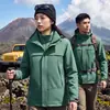 Conjunto de Dos Piezas con Capucha Desmontable Tres en Uno para Otoño e Invierno para Hombres y Mujeres, Ropa de Montañismo Cálida Resistente al Desgaste a Prueba de Viento e Impermeable