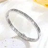 Meizu Fivela Galvanizada de Aço Titânio de Três Zonas Pulseira Feminina Europeia e Americana com Padrão Grande Muralha Recortes Listrados Joias Transfronteiriças Modelo Casal