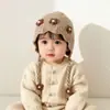 Gorro de punto cálido para niños para otoño e invierno, lindo diseño floral, a prueba de viento y engrosado, adecuado tanto para niños como para niñas