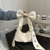 Bolso de Mujer de Nicho Transfronterizo Estilo Callejero Japonés Lindo Bolso de Axila para Viaje Bolso de Hombro de Moda con Decoración de Remaches Gran Capacidad
