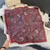 2025 Nuevo Bufanda de Seda Estampada con Estampado Completo de Flor de Anacardo Cuadrada con Tacto de Algodón y Lino Protector de Cuello Versátil Femenino