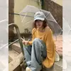 Suéter Amarillo de Hombros Descubiertos Estilo Coreano Atmosférico, Perezoso y de Alta Gama, Ropa de Principios de Otoño para Mujer, Top Holgado Súper Bonito para Usar Solo